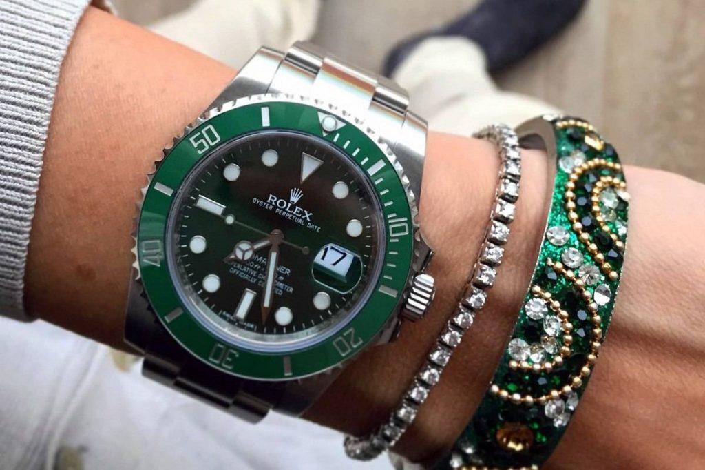 Rolex-Hulk-Submariner-Reference-116610LV-Watch-wrist-1