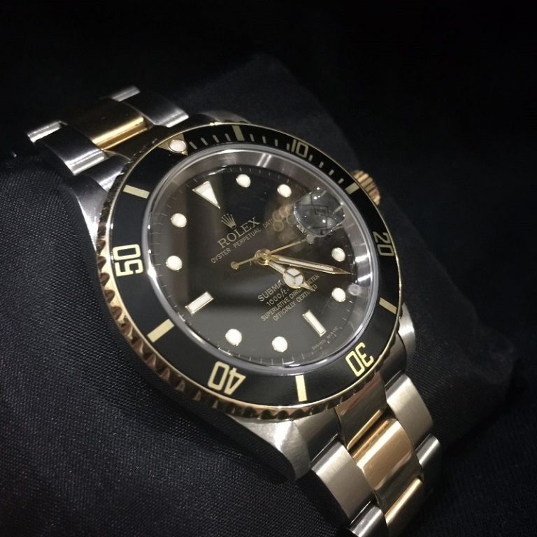 Replica-Rolex-Submariner-Two-Tone-Black-Dial-Watch-Side-VIew